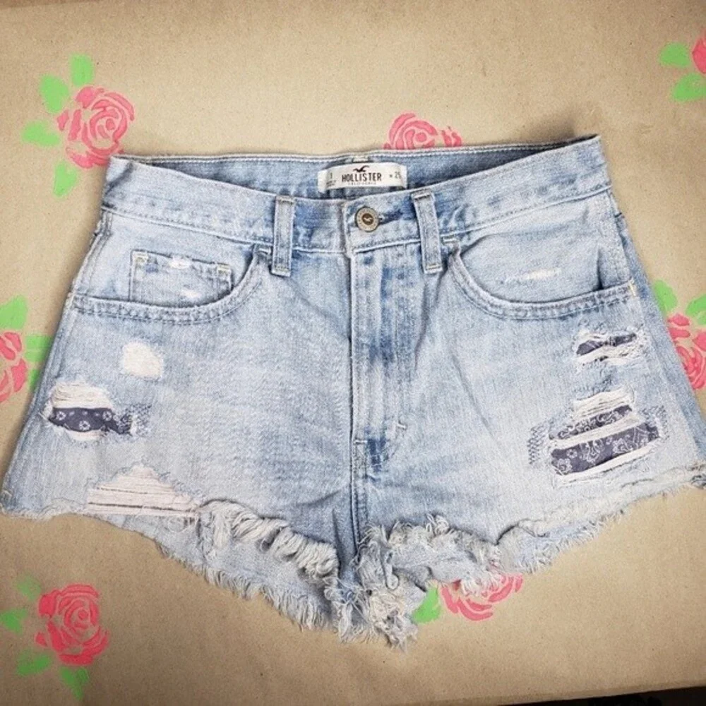 HOLLISTER DESTROYED JEAN SHORTS SIZE 1 W25